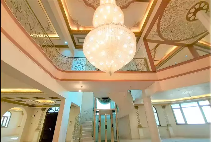 yerleşim Hazır Mülk 7+ Yatak Odası U/F Müstakil Villa  satılık içinde Al Sadd , Doha #7291 - 1  image 